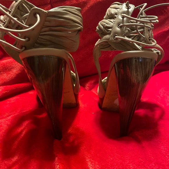 Authentic Sexy Burberry heels - Picture 5 of 5